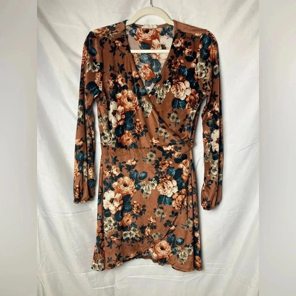 Peach love California floral long sleeve tie thru dress woman’s medium - Picture 1 of 7